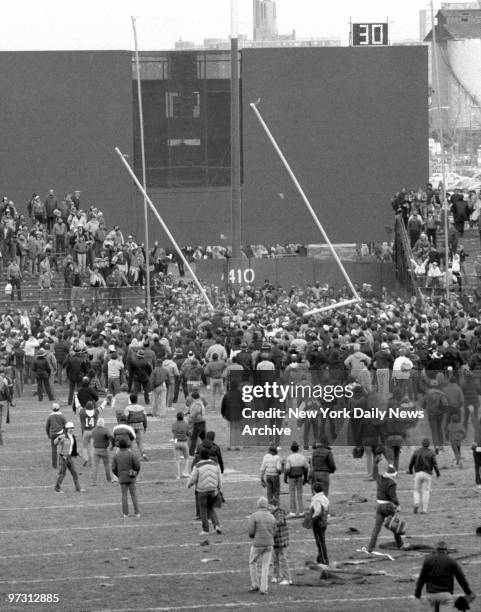 New York Jets vs Pittsburgh Steelers..Fans yanks goal posts from the ground at Shea Stadium at the New York Jets last game before their move to the...