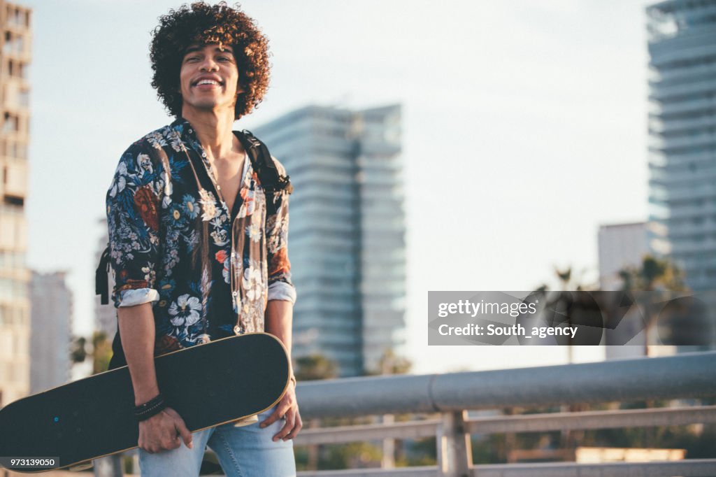 Guy mit skateboard