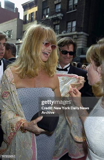 Goldie Hawn and Kurt Russell arrive at the 1999 Tony Awards presentations at the Gershwin Theater.