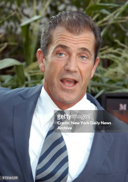 Mel Gibson arrives at Lincoln Center's Avery Fisher Hall for the world premiere of the movie "Signs." He stars in the film.