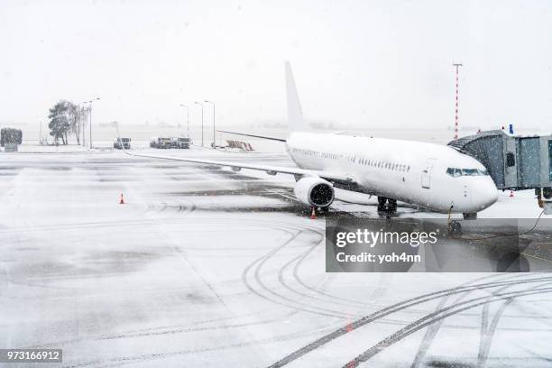 airplane & winter travel - yoh4nn stock pictures, royalty-free photos & images