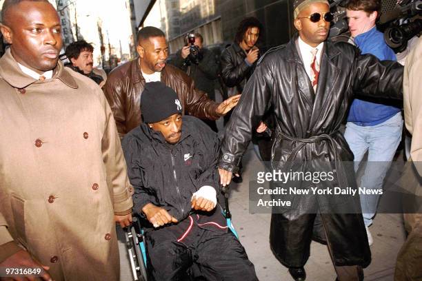 Tupac Shakur arriving to court at 111 Centre St. Where he is on trial for sexual assault.