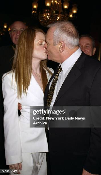 Julianne Moore and Anthony Hopkins share a buss at the New York premiere of the movie "Hannibal "at the Ziegfeld Theater. They co-star in the film.