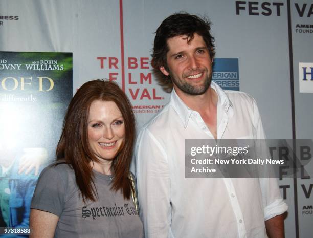 Julianne Moore and husband Bart Freundlich arrive for a Tribeca Film Festival screening of "House of D" at the Tribeca Performing Arts Center on West...