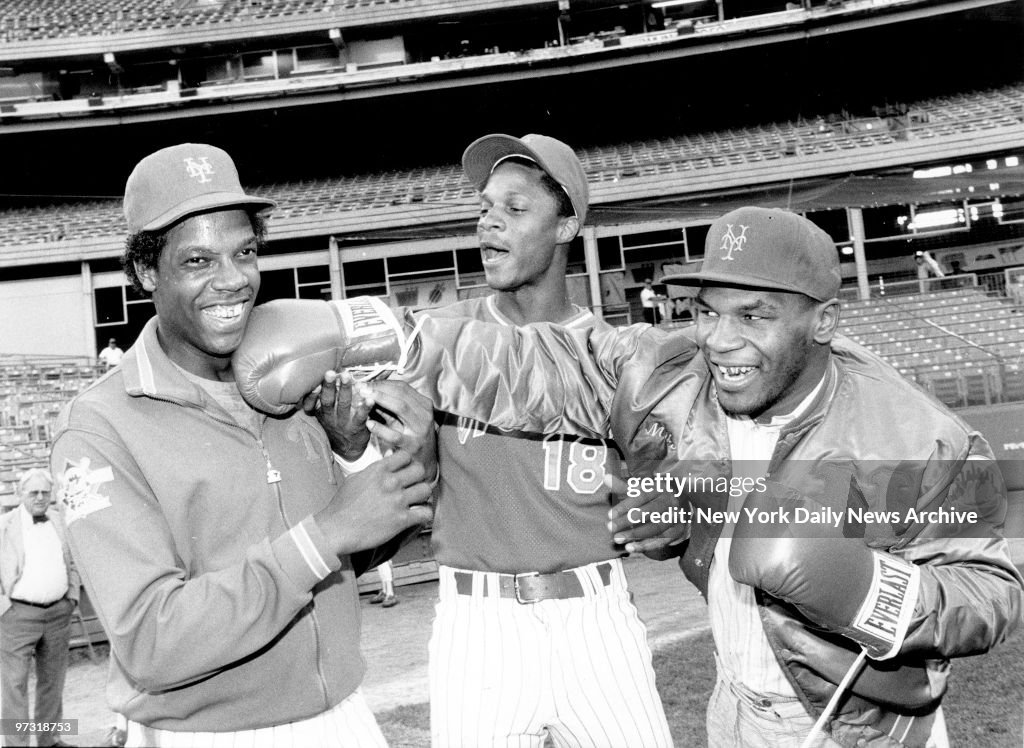 New York Mets' Dwight Gooden laughs off a right from heavywe