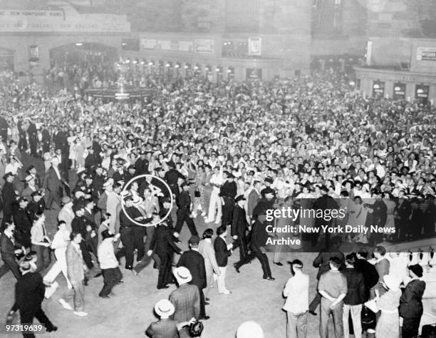 Judy Garland and Mickey Rooney arrive at Grand Central Terminal.