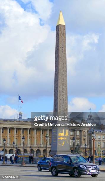 At the center of the Place de la Concorde. Paris is a giant Egyptian obelisk decorated with hieroglyphics exalting the reign of the pharaoh Ramses...