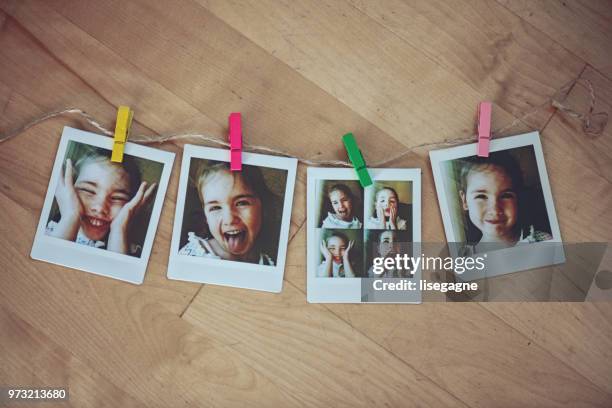 vier jaar oud meisje houden tekenreeks direct foto's - 4 5 years stockfoto's en -beelden