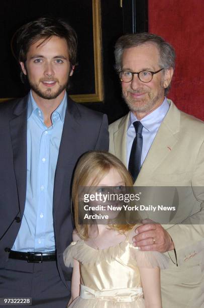 Justin Chatwin, Dakota Fanning and Steven Spielberg get together at the Ziegfeld Theatre for the U.S. Premiere of "War of the Worlds" benefiting the...
