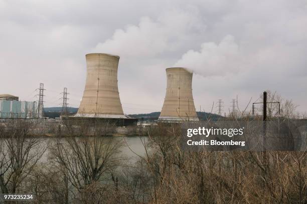 Cooling towers at the Exelon Corp. Three Mile Island nuclear power plant stand alongside the Susquehanna River in Middletown, Pennsylvania, U.S., on...