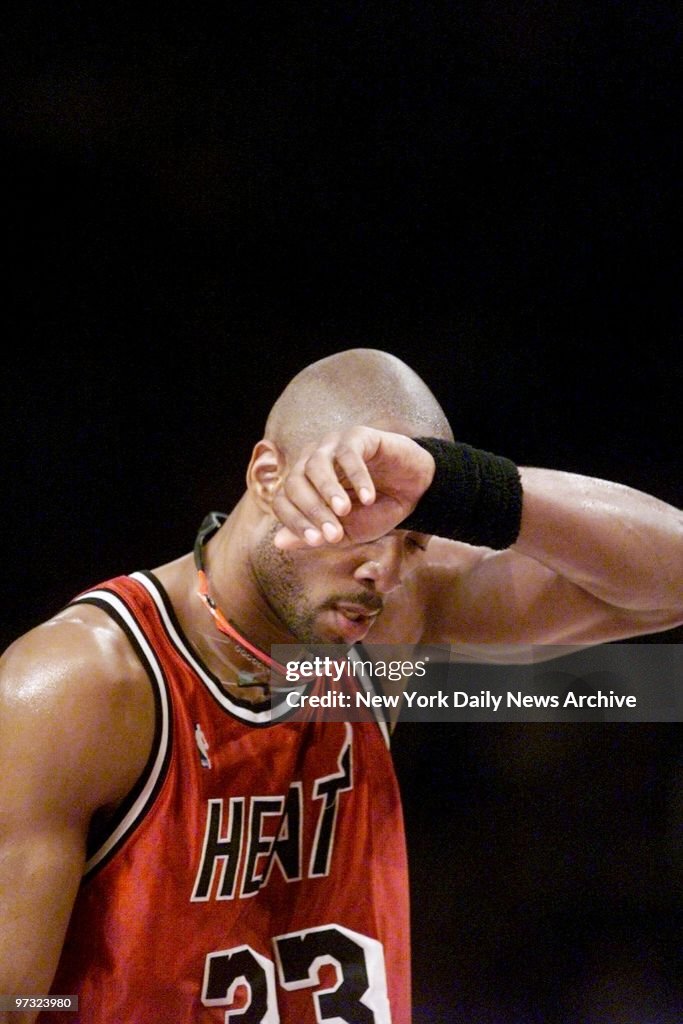 Miami Heat's Alonzo Mourning in game against the New York Kn