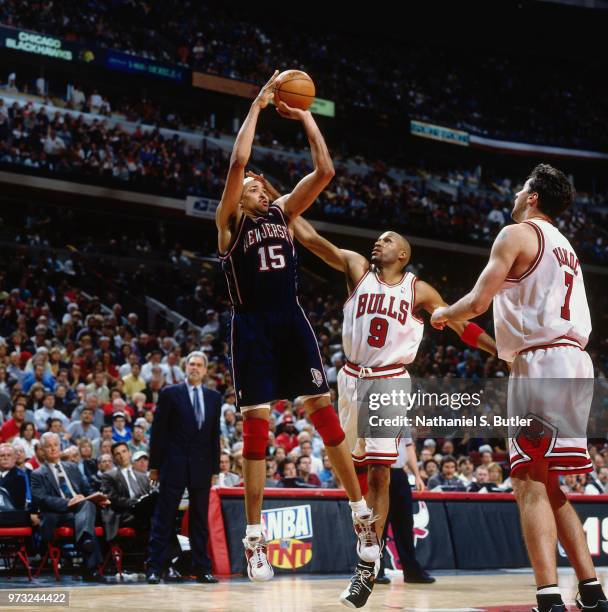 Chris Gatling of the New Jersey Nets shoots against the Chicago Bulls during a game played on April 24, 1998 at the United Center in Chicago,...