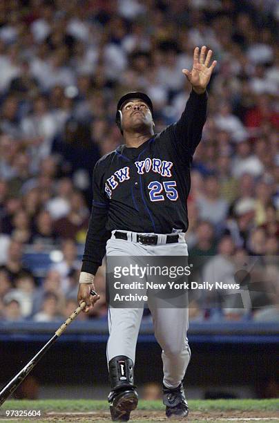 New York Mets' Bobby Bonilla takes a strike during game against the New York Yankees at Yankee Stadium.