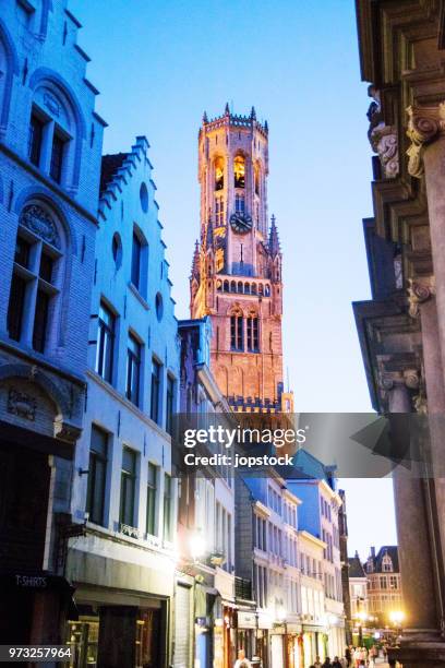 the belfry of bruges at night - bruges stockfoto's en -beelden