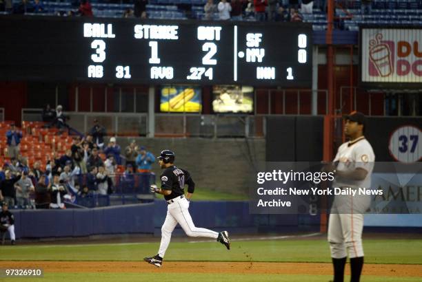 New York Mets' catcher Mike Piazza rounds the bases after hitting his 352nd home run in the first inning of game against the San Francisco Giants at...