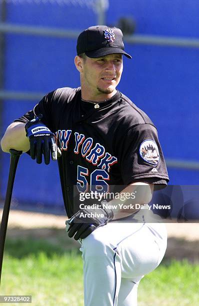 New York Mets' Darren Bragg waits his turn to take batting practice at the New York Mets' spring training camp at Thomas J. White Stadium in Port St....