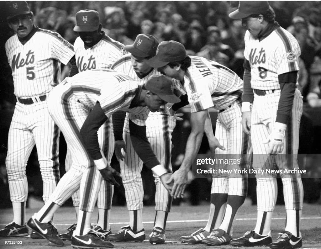 New York Mets' Darryl Strawberry (left) gets a low-five from