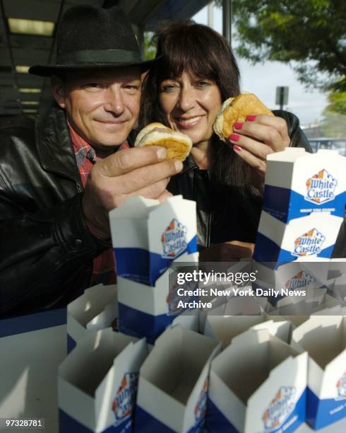 Kenneth and Lynda Muxie of Long Island found love in a Long Island White Castle in Lynbrook. They got married last year in Hempstead Town Hall and...