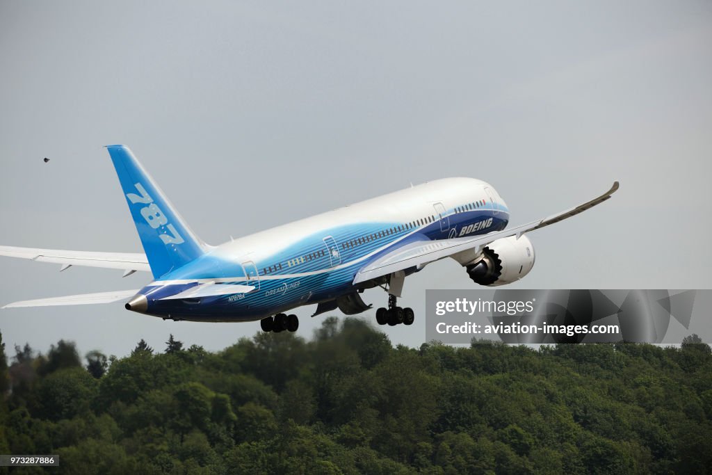 787 Prototype the first Boeing 787-8 Dreamliner prototype taking-off. News Photo ...