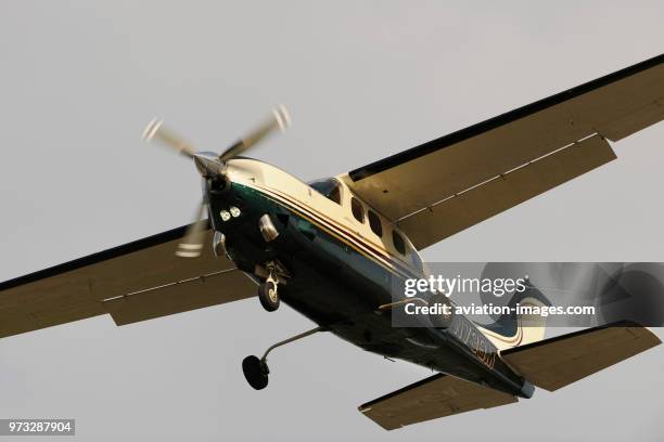 Cessna 210 P210N Pressurised Centurion on final-approach.