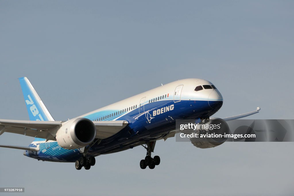 787 Prototype the first Boeing 787-8 Dreamliner prototype on final-approach. News ...