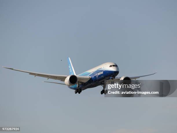 787 Prototype 1,297 Boeing Dreamliner 787 8 Stock Photos, High-Res Pictures, and ...