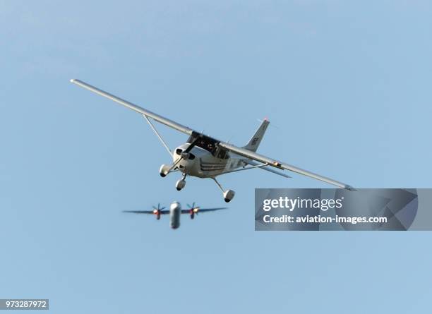 Cessna 172S Skyhawk on final-approach and Horizon Air Bombardier DHC-8 Q400 climbing out after take-off.