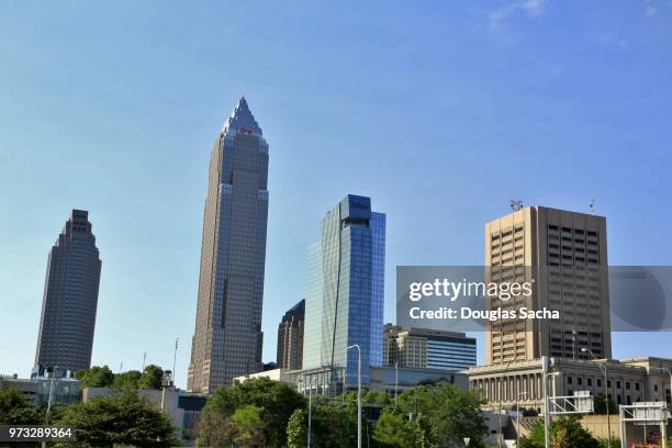 big city skyline, cleveland, ohio, usa - cleveland ohio flats stock pictures, royalty-free photos & images