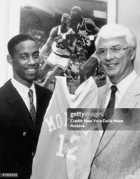 Kenny Anderson presents his jersey to Joe O'Brien, Basketball Hall of Fame at Mickey Mantle's Restaurant.