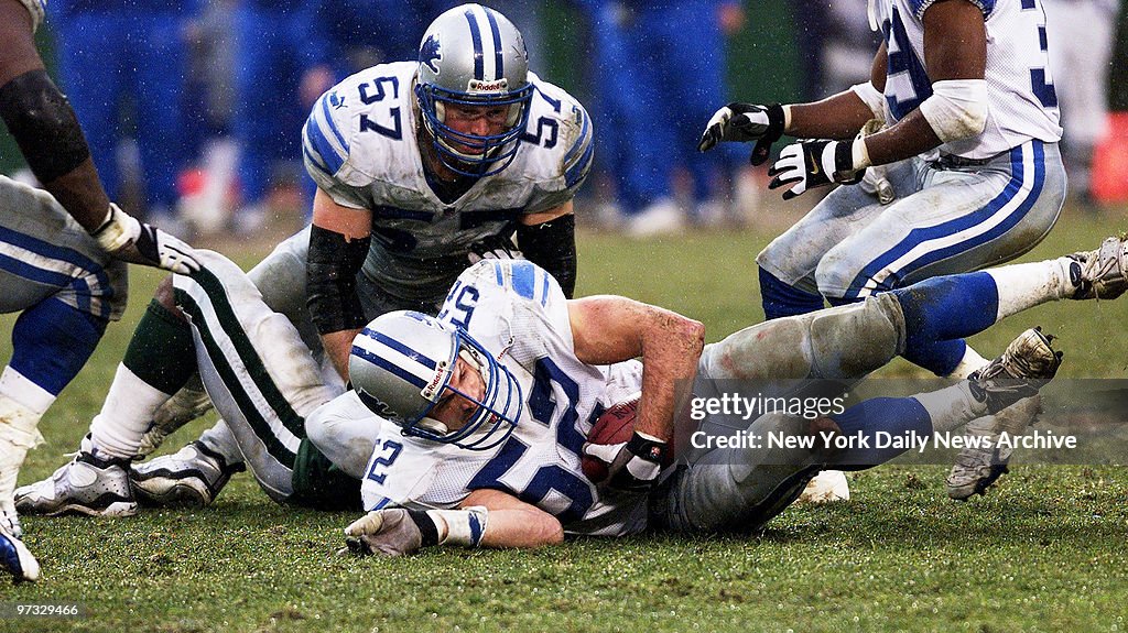 Detroit Lions' Scott Kowalkowski grabs the ball after a fumb