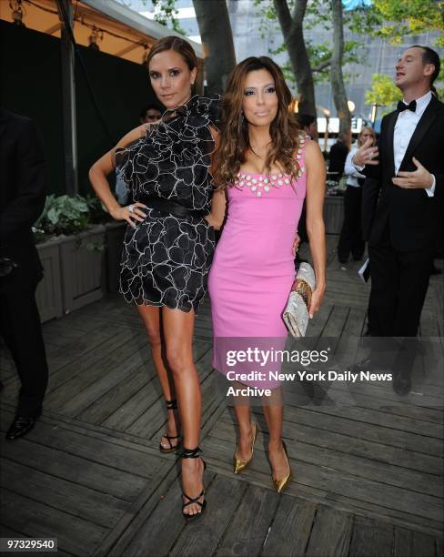 Victoria Beckham and Eva Longoria at the CFDA Fashion Awards held in the New York Public Library ?