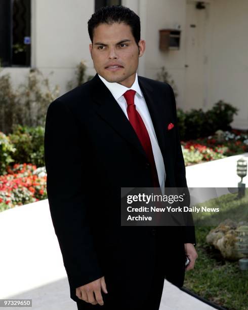 Detroit Tigers' catcher Ivan "Pudge" Rodriguez arrives at St. Jude's Catholic Church to attend the wedding of New York Mets' teammate Mike Piazza and...