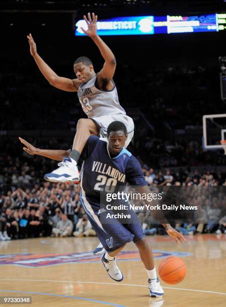 Villanova Wildcats vs Georgetown Hoyas. 2008 Big East Championship. Quarterfinals. Georgetown Hoyas Patrick Ewing Jr. Goes ove rthe top defending...