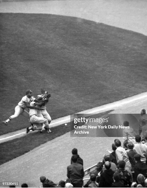 Mets vs. St. Louis Cepeda, Maris and Javier collide chasing foul ball., 3. Javier slumps as ball passes colliding players.,