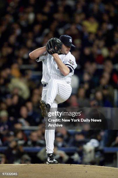 2001 World 2001 World Series New York Daily News Photos and Premium High Res ...