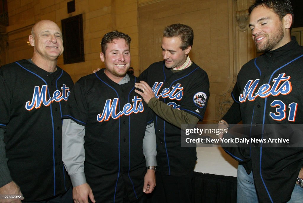 New York Mets' manager Art Howe (left) joins the newest Met,