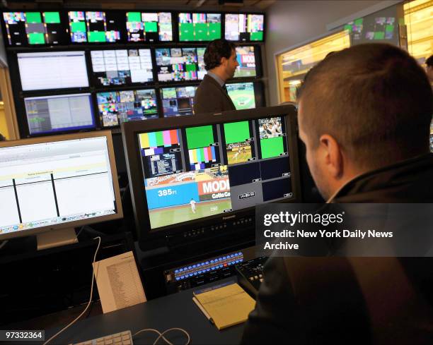 Network Operation Center Photos and Premium High Res Pictures - Getty ...
