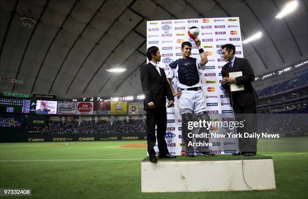 Minnesota Twins' Joe Mauer tips his cap to the crowd as he is named the MVP of Game 2 of the 2006 Japan All-Star Series at the Tokyo Dome. The MLB...