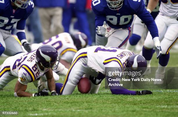 Minnesota Vikings fumble kickoff and New York Giants move in to recover at NFC Championship Game at Giants Stadium. New York went on to crush the...
