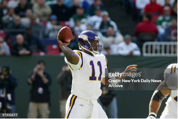 Minnesota Vikings' quarterback Daunte Culpepper passes in game against the New York Jets at Giants Stadium. The Jets won, 20-7.