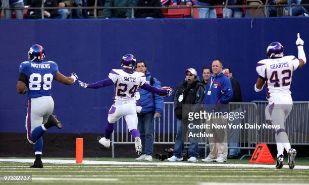 Vikings Dwight Smith crosses goal line to cap 93-yard inteception return in fourth quarter as Darren Sharper signals he was one who started...