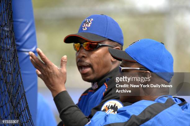 New York Mets' manager Willie Randolph chats with former Met Darryl Strawberry during spring training in Port St. Lucie, Fla.