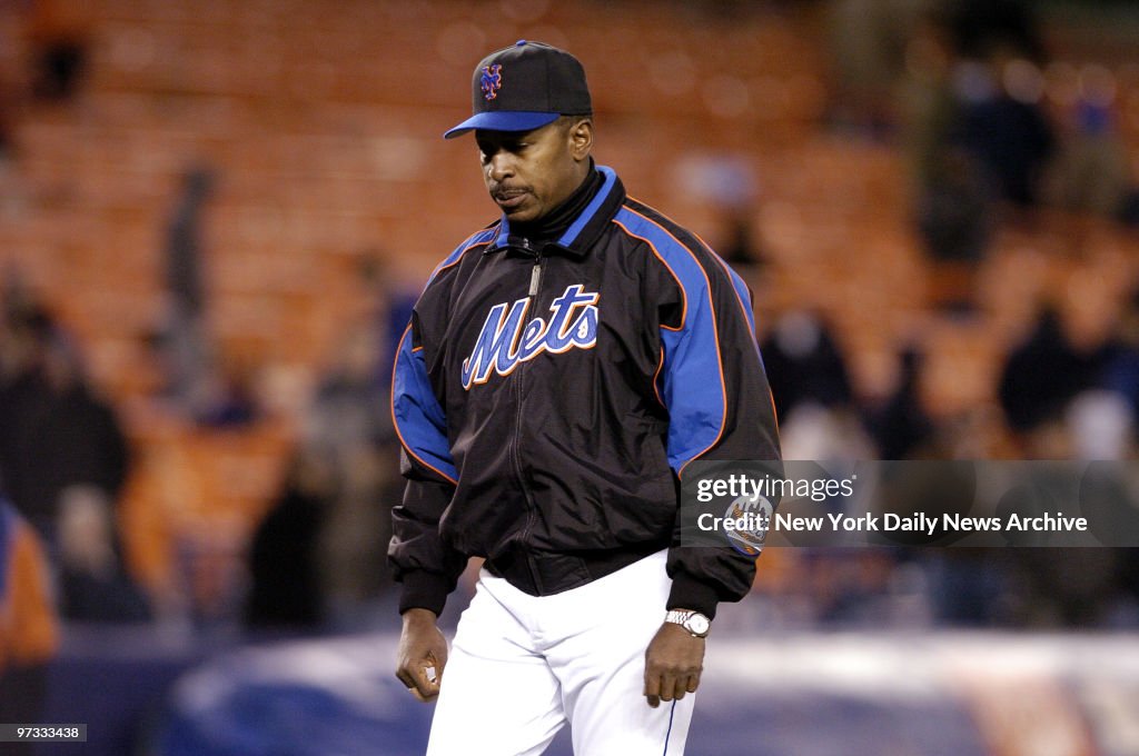 New York Mets' manager Willie Randolph reacts to his team's