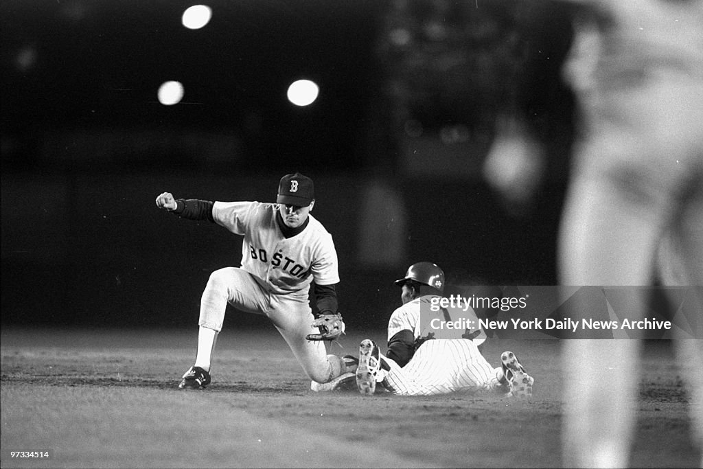 New York Mets' Mookie Wilson steals second base as Boston Re