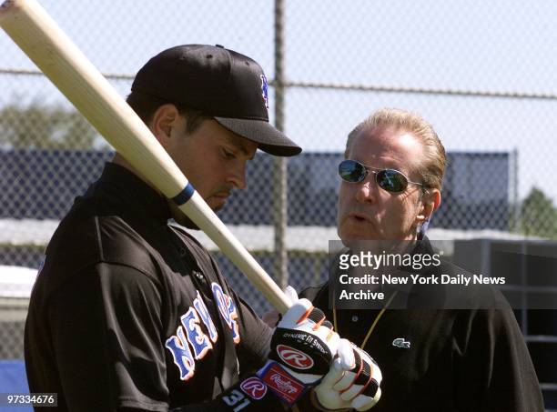 New York Mets owner Fred Wilpon talks with Mike Piazza at spring training.