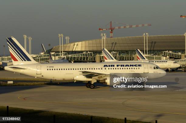 Taxiing on a taxiway with Air France airliners parked at Terminal2 with construction cranes behind.