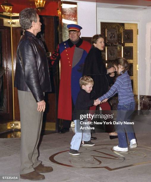 Warren Beatty and wife Annette Benning leave the Russian Tea Room with two of their children, Kathlyn and Benjamin, 5. Family lunched at the 57th St....