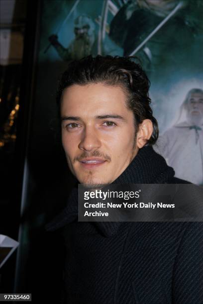 Orlando Bloom arrives at the Ziegfeld Theater for the world premiere of the movie "The Lord of the Rings: The Two Towers." He stars in the film.