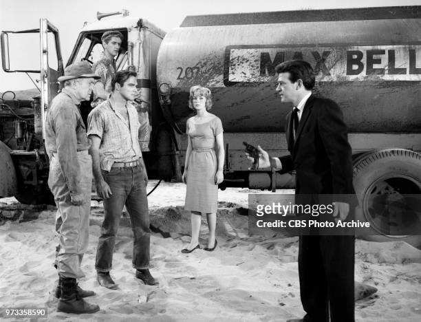 Television series, Alfred Hitchcock Presents. Episode, Escape to Sonoita. Pictured from left is James Bell , Harry Dean Stanton , Burt Reynolds ,...