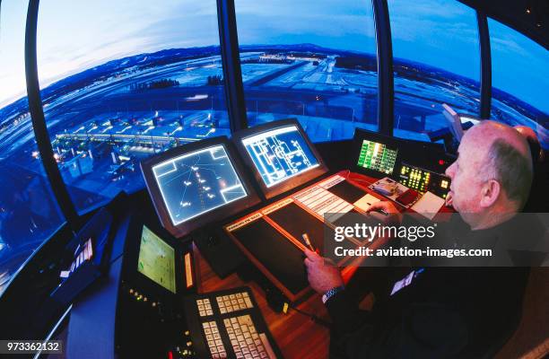 Approach Control Room Control Tower Room Fotografías e imágenes de stock - Getty Images